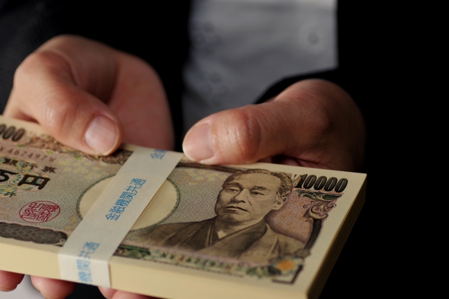 闇金業者に大金を渡してしまう。東海市で弁護士に無料相談して解決へ